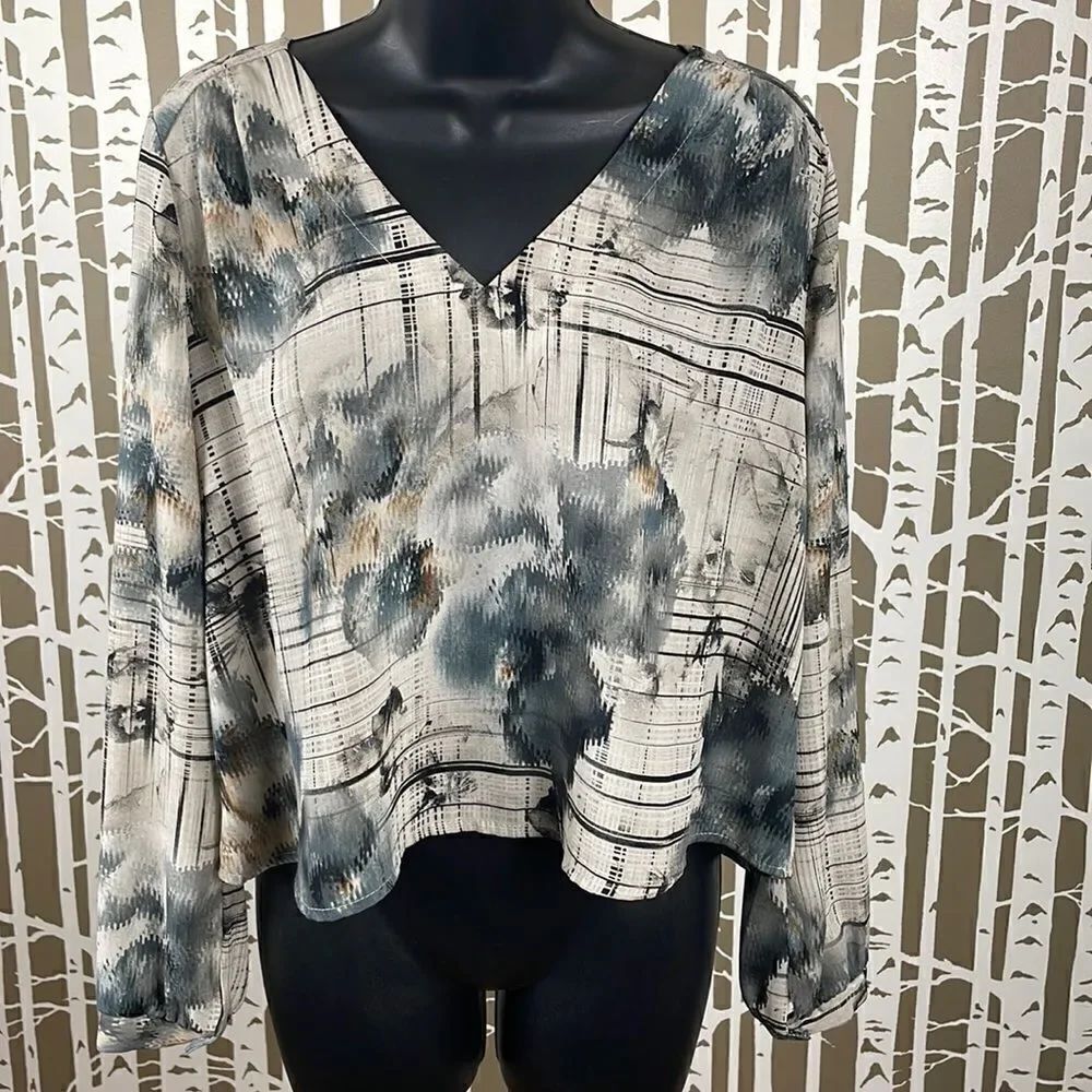ASTR The Label watercolor plaid cropped pullover V-Neck blouse tan gray black S